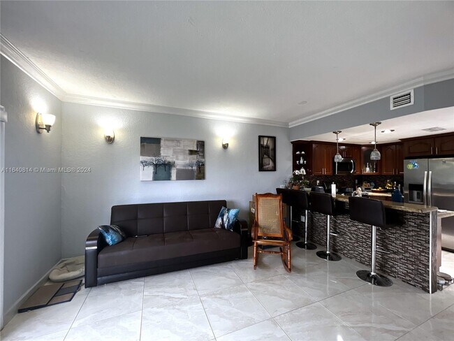 Foto del edificio - 1300 W 53rd St