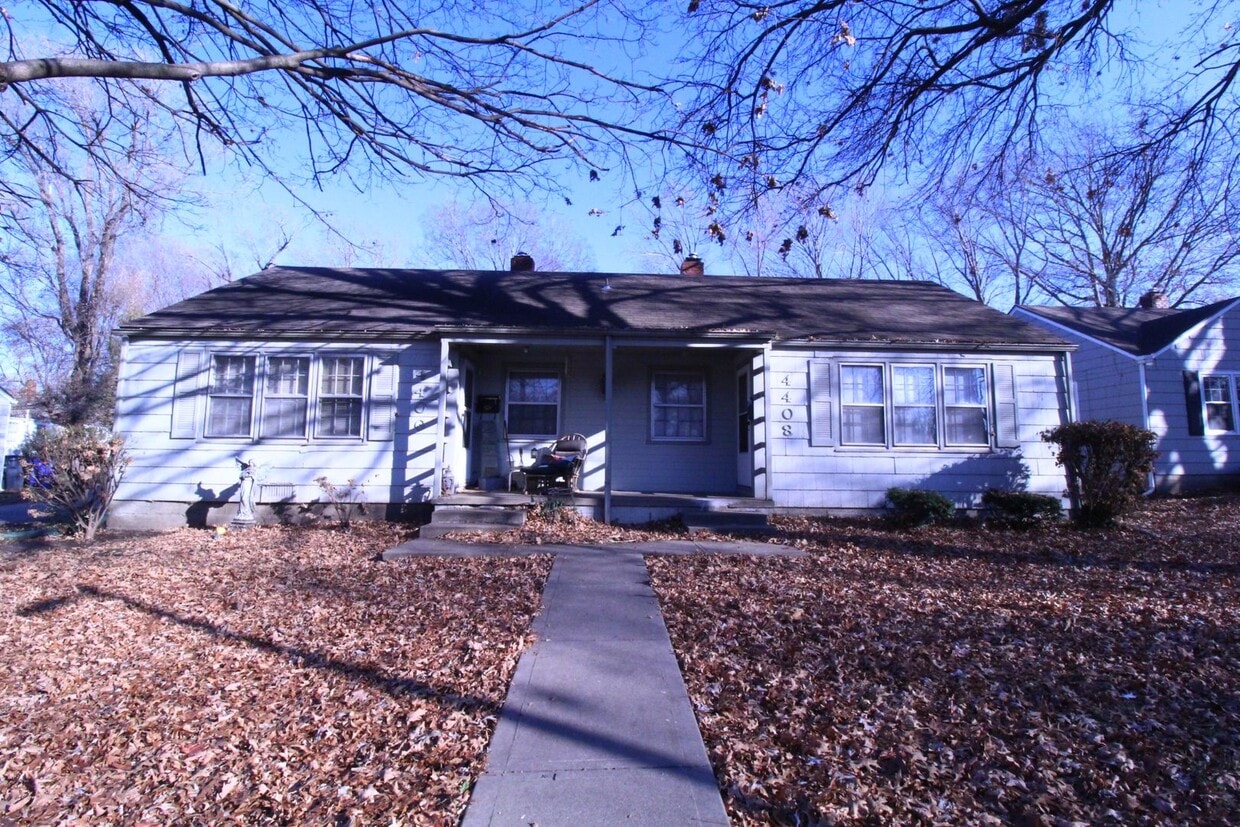 Primary Photo - December FREE On This Non-Updated 1 Bedroom 1 Bath Duplex in Olathe