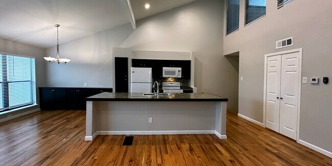 Foto del edificio - 6723 Eastridge Dr