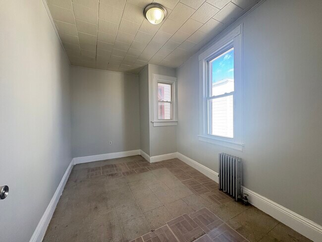 Foto del edificio - 72 Rose Ave