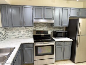 Building Photo - 1801 Courtyard Way