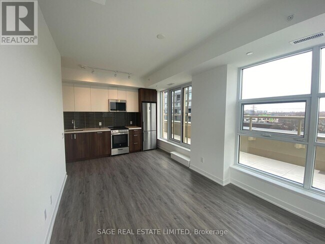 Photo du bâtiment - 1787-1787 St Clair Ave W