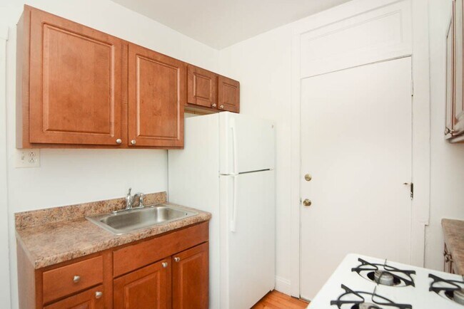 Building Photo - 2649 N Spaulding Ave