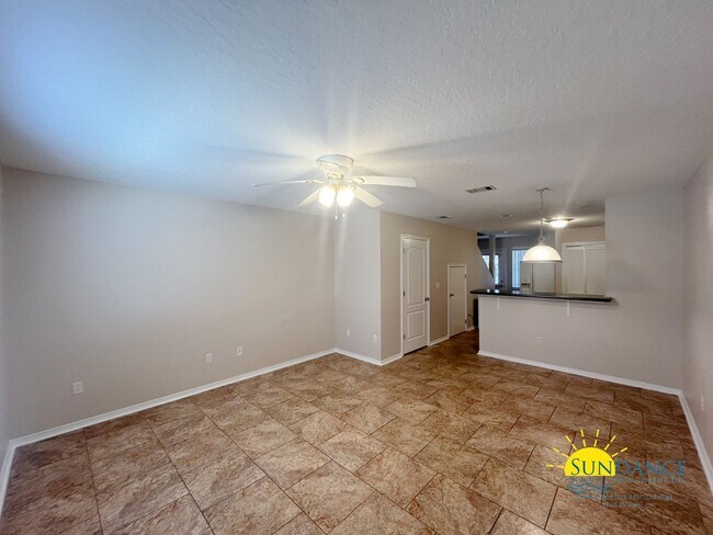Building Photo - Great 2 Bedroom Townhouse in Niceville!