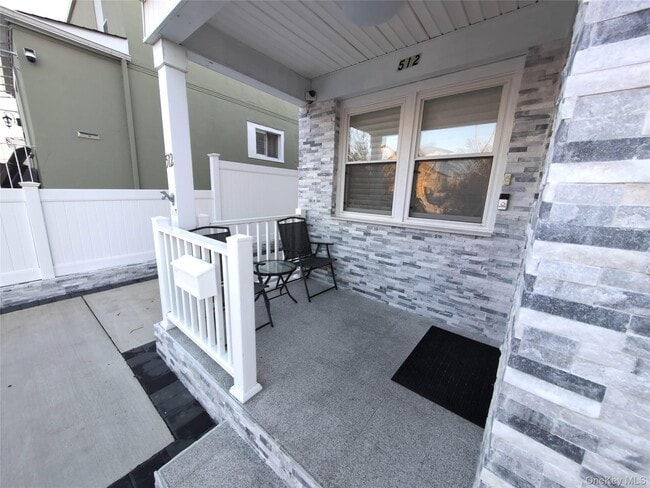 Building Photo - 512 E State St