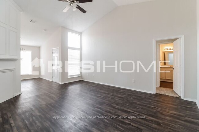 Building Photo - 2708 Creekwood Lane