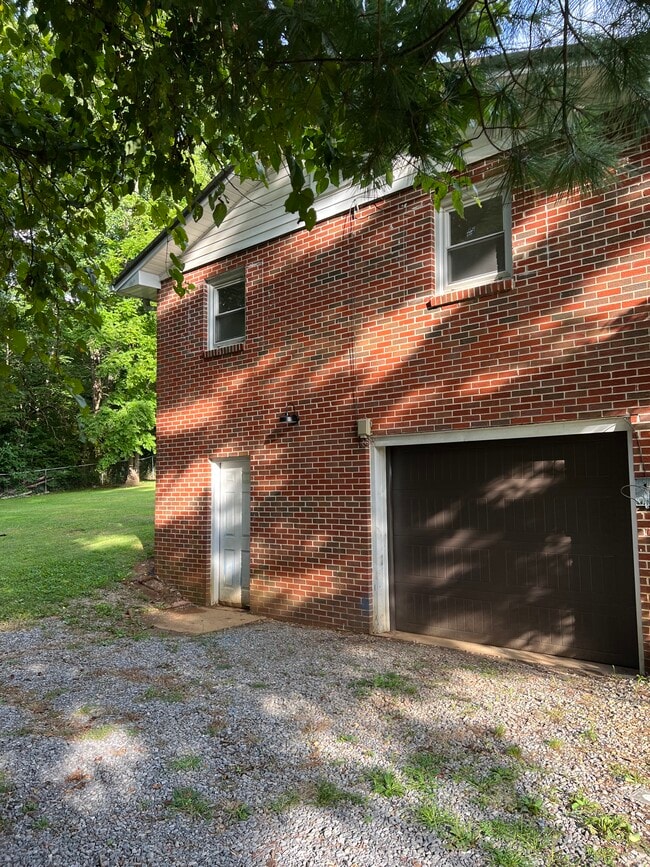 Building Photo - 112 Evergreen Rd