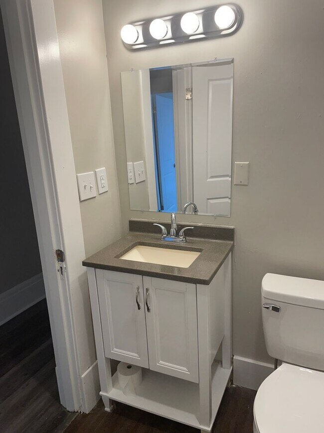 Foto del edificio - Make this house your home! 3 bedrooms/1 ba...