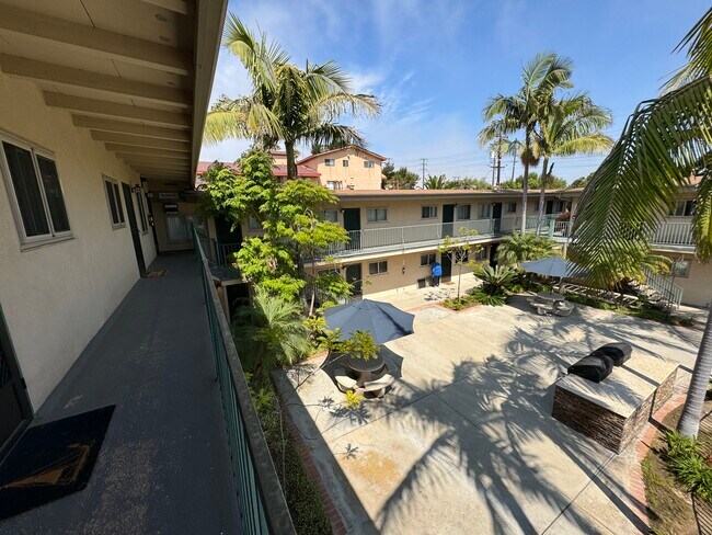 Foto del edificio - 646 W Imperial Ave
