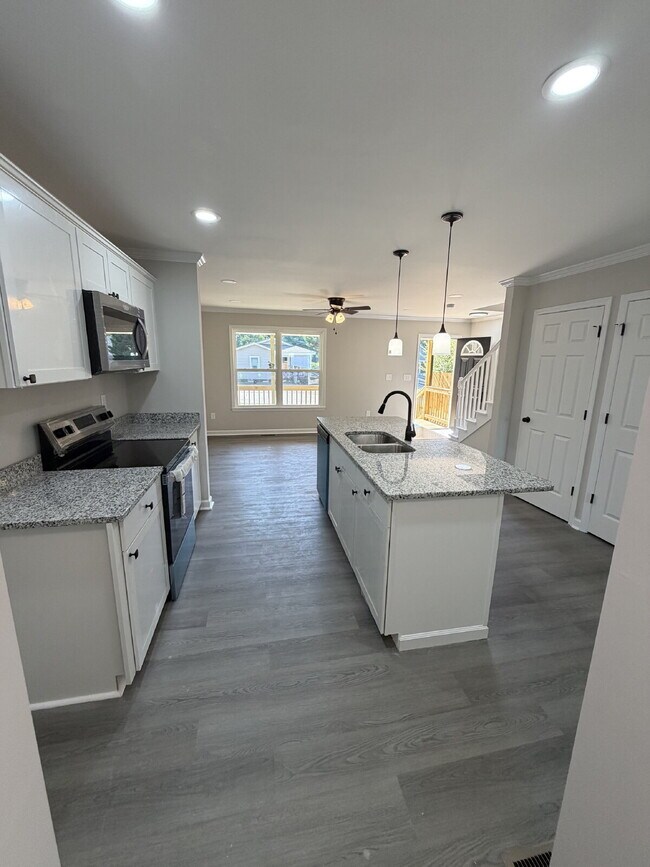 Foto del edificio - Pet-Friendly Charming 3-Bedroom, 2-Bath Home on Harrison Ave – Your Cozy Retreat Awaits!"