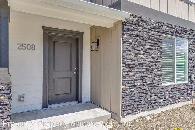 Building Photo - 3 br, 2.5 bath House - 2508 E. Blue Tick St