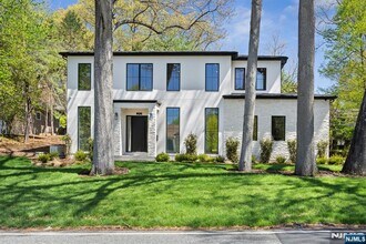 Building Photo - 242 Hardenburgh Ave