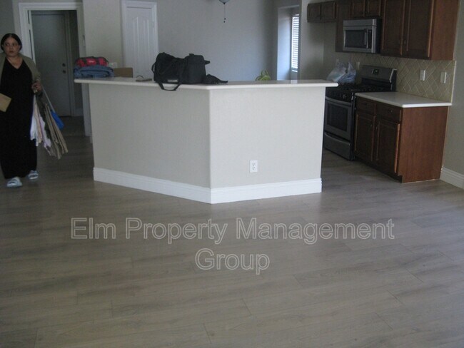 Foto del edificio - 6084 Camden Cove St