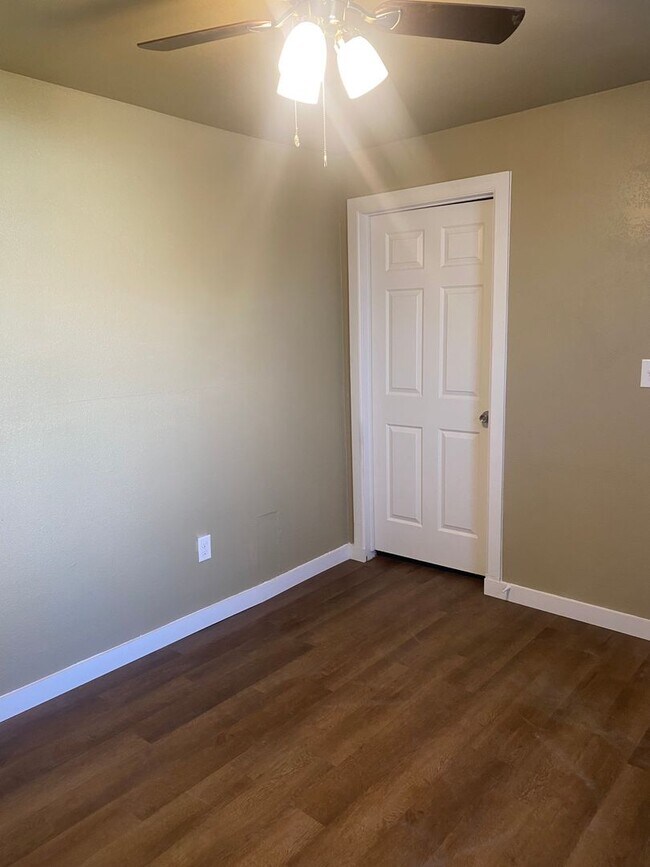 2111 Runnels St Unit 2111 Runnels 3 (10), Big Spring, TX 79720 Room