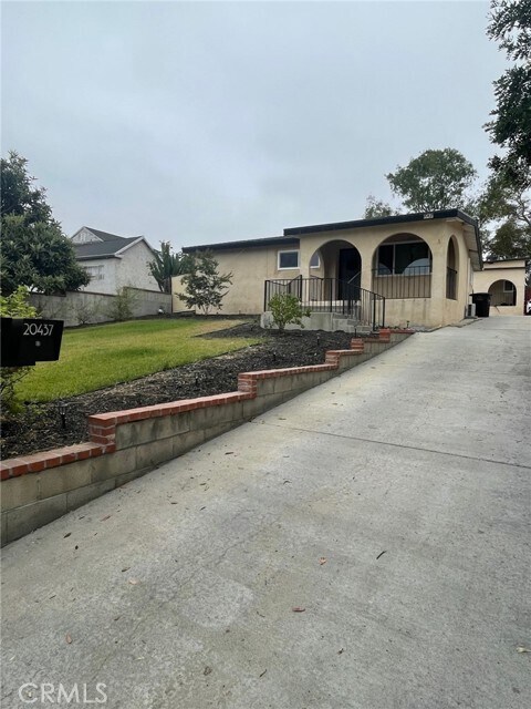 Building Photo - 20437 Kenwood Ave