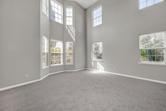 Foto del edificio - Stunning 6 Bed 3.5 Bath Home in Davidson!