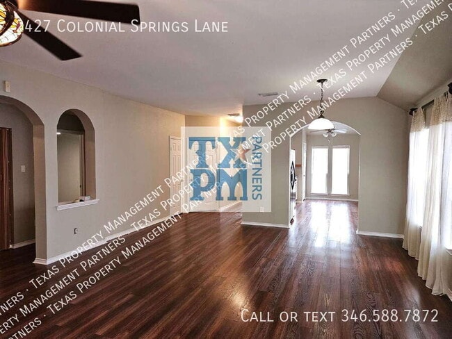 Foto del edificio - 2427 Colonial Springs Ln