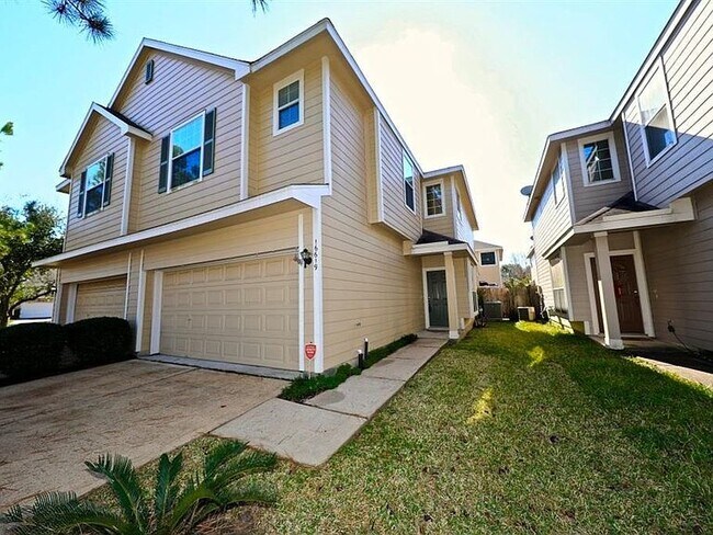 Foto del edificio - 16619 Newglen Ln