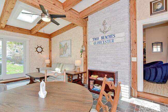 Foto del edificio - WINTER RENTAL: Two Beaches Cottage