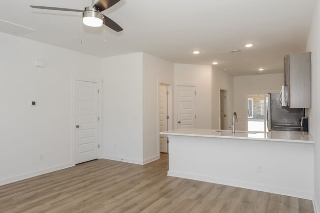 Building Photo - Madison - East Limestone