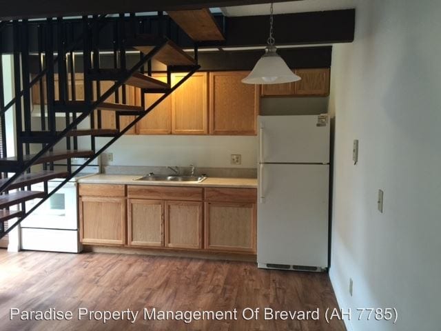 Building Photo - 4518 Overlook Dr NE