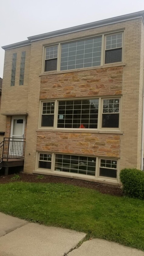 Primary Photo - 6333 N Odell Ave