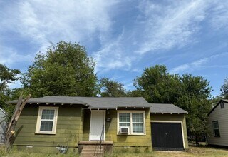 Building Photo - 3113 Wenz Ave