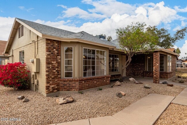 Foto del edificio - 8520 W Palm Ln