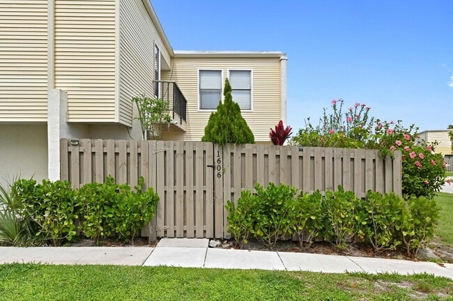 Photo - 1606 Shaker Cir Townhome