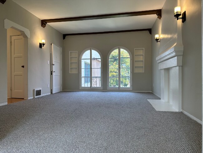 Building Photo - 648 Cloverdale Ave