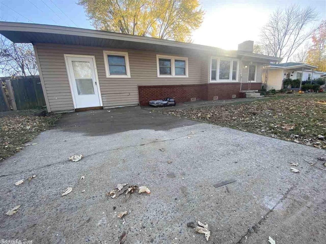 Primary Photo - 101 Farmere Cir
