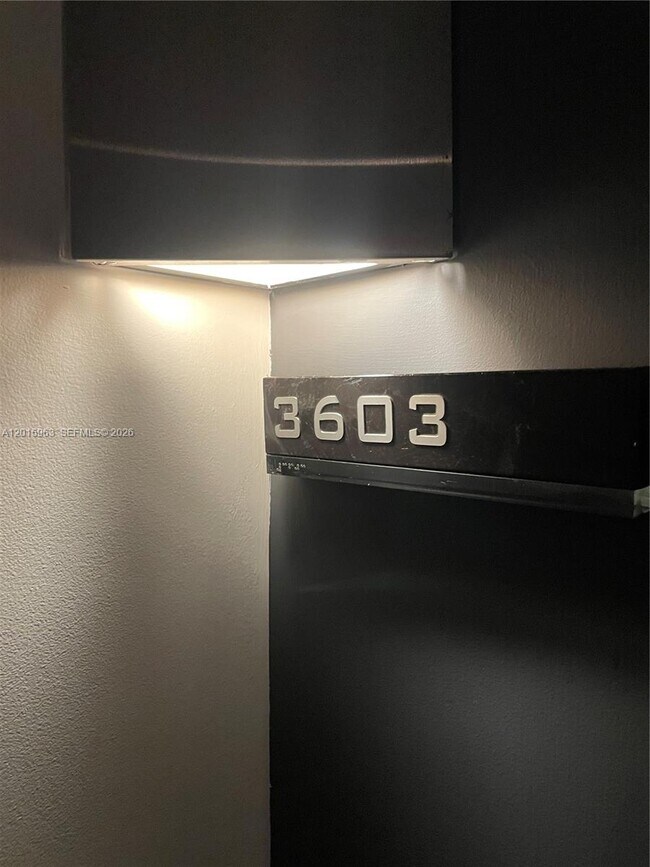 Foto del edificio - 335 S Biscayne Blvd