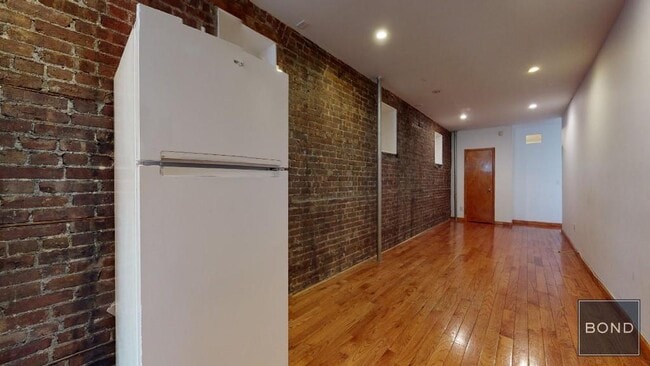 Building Photo - 772 9th Ave