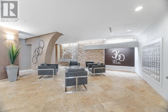 Building Photo - 360 Pearl St