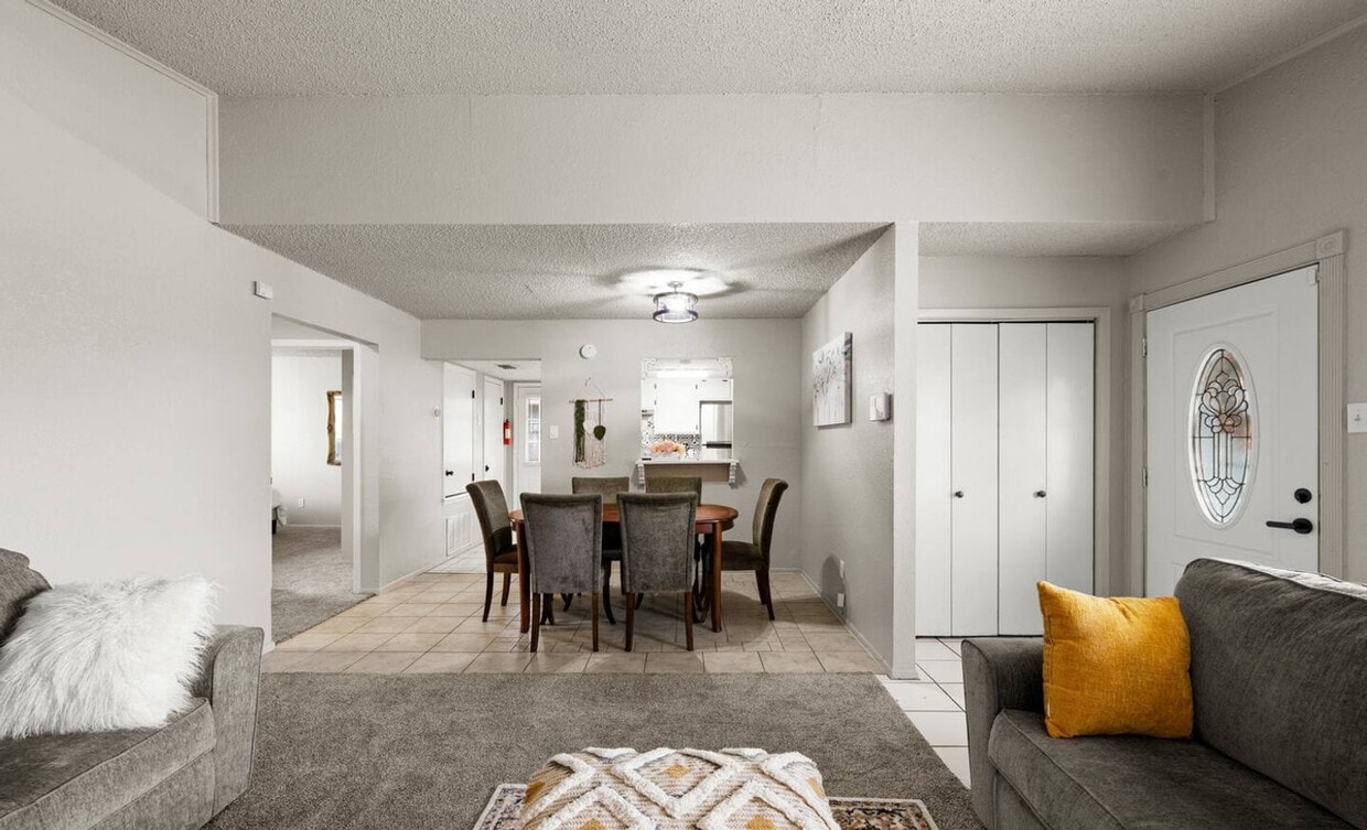 Foto principal - 11934 Hearn Rd