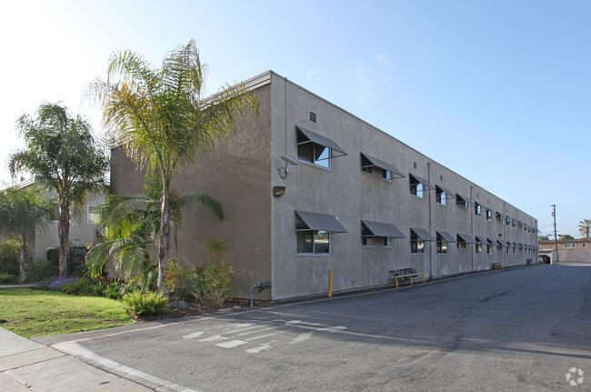 Building Photo - Bowles Apts