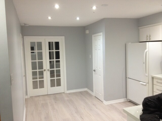 Building Photo - 371 Woodbine Av