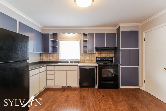 Building Photo - Lovely 3BR 2BA Home