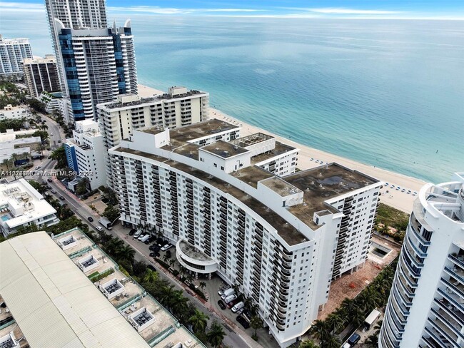 Foto del edificio - 6039 Collins Ave