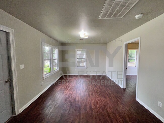 Foto del edificio - 2 Bedroom Home in Freetown!