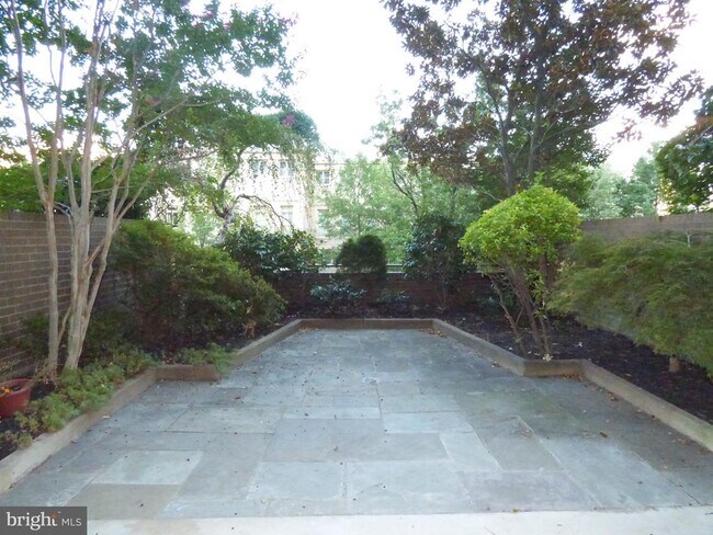 Foto del edificio - 1401 N Oak St