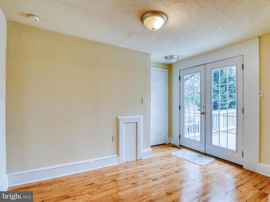 Primary Photo - 915 Berryville Ave