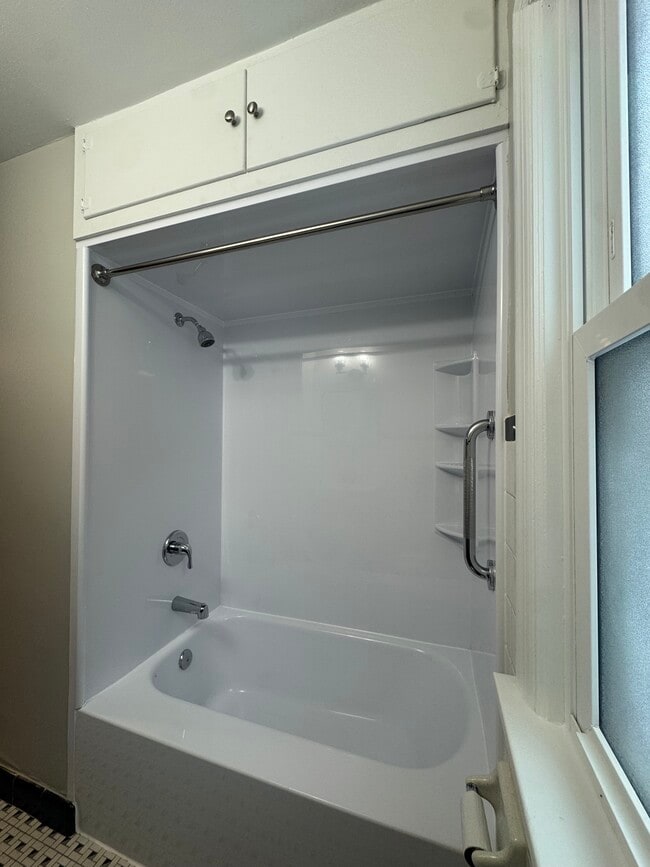 Building Photo - Mohawk 4-unit