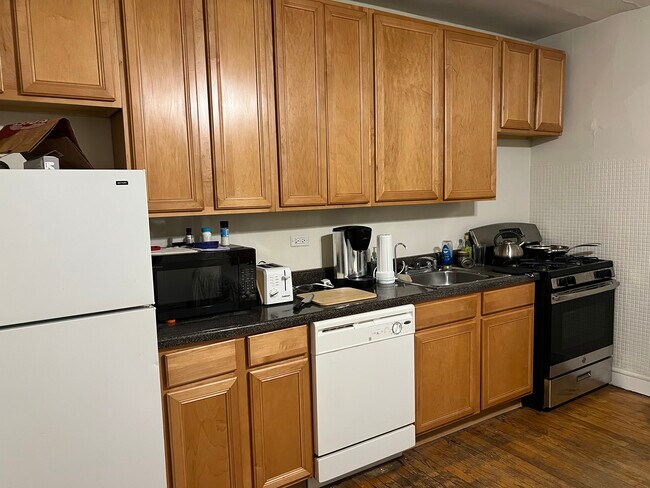 Foto del edificio - 2121 N Dayton St