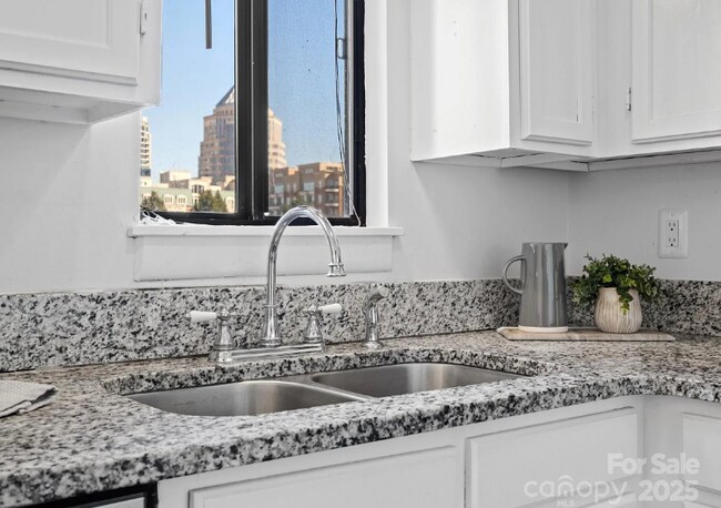 Foto del edificio - 224 N Poplar St