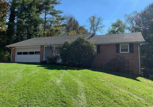 Building Photo - 807 Broce Dr