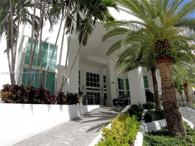 Photo - 950 Brickell Bay Dr Apartment