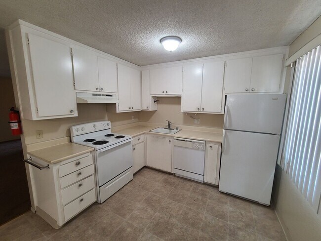 Foto del edificio - Utilities Included! Hayward 2-Bedroom with...
