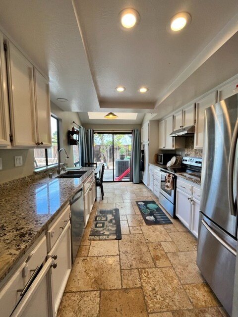 Cocina grande independiente - 1298 Chewpon Ave