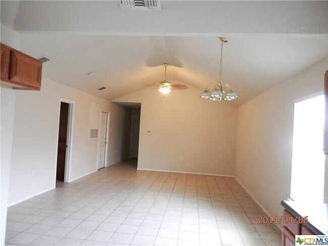 Building Photo - 1030 Helen Dr